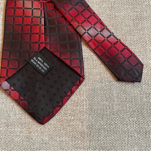 Conte di Milano Red Grey Black Square Pattern 100% Silk Men’s Geometric Tie - Picture 5 of 9